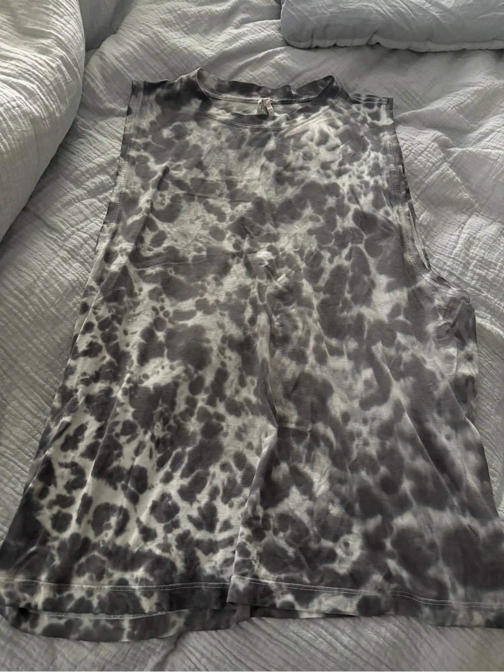 Flash sale lululemon athletica Gray & White Tie-Dye Muscle Tank